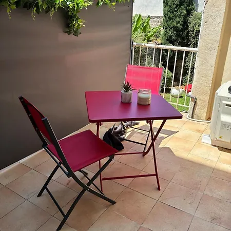 Petit Appartement Avec Terrasse Proche Arene נים