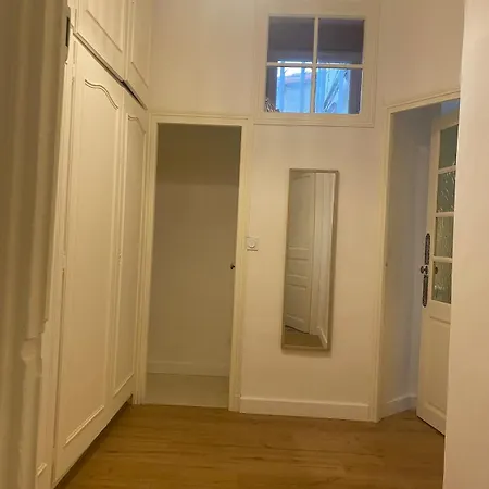 Petit Appartement Avec Terrasse Proche Arene דירה *