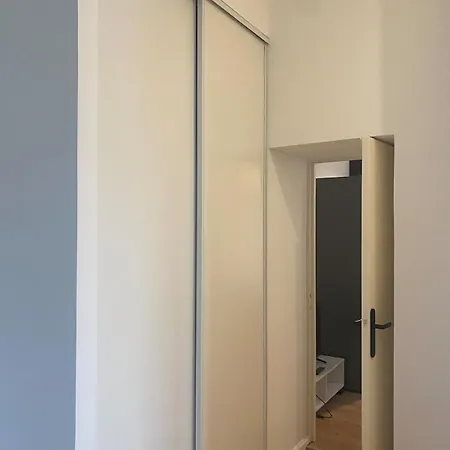 Petit Appartement Avec Terrasse Proche Arene דירה