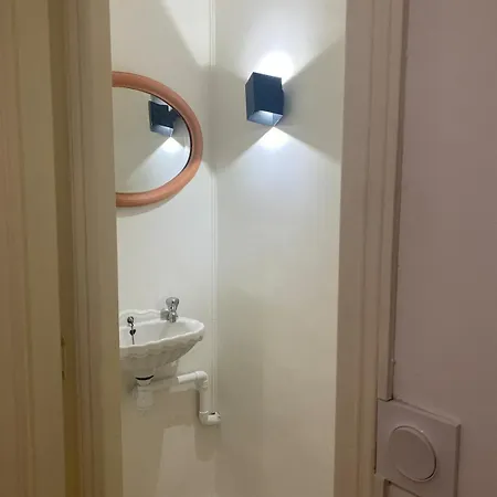 Petit Appartement Avec Terrasse Proche Arene דירה נים